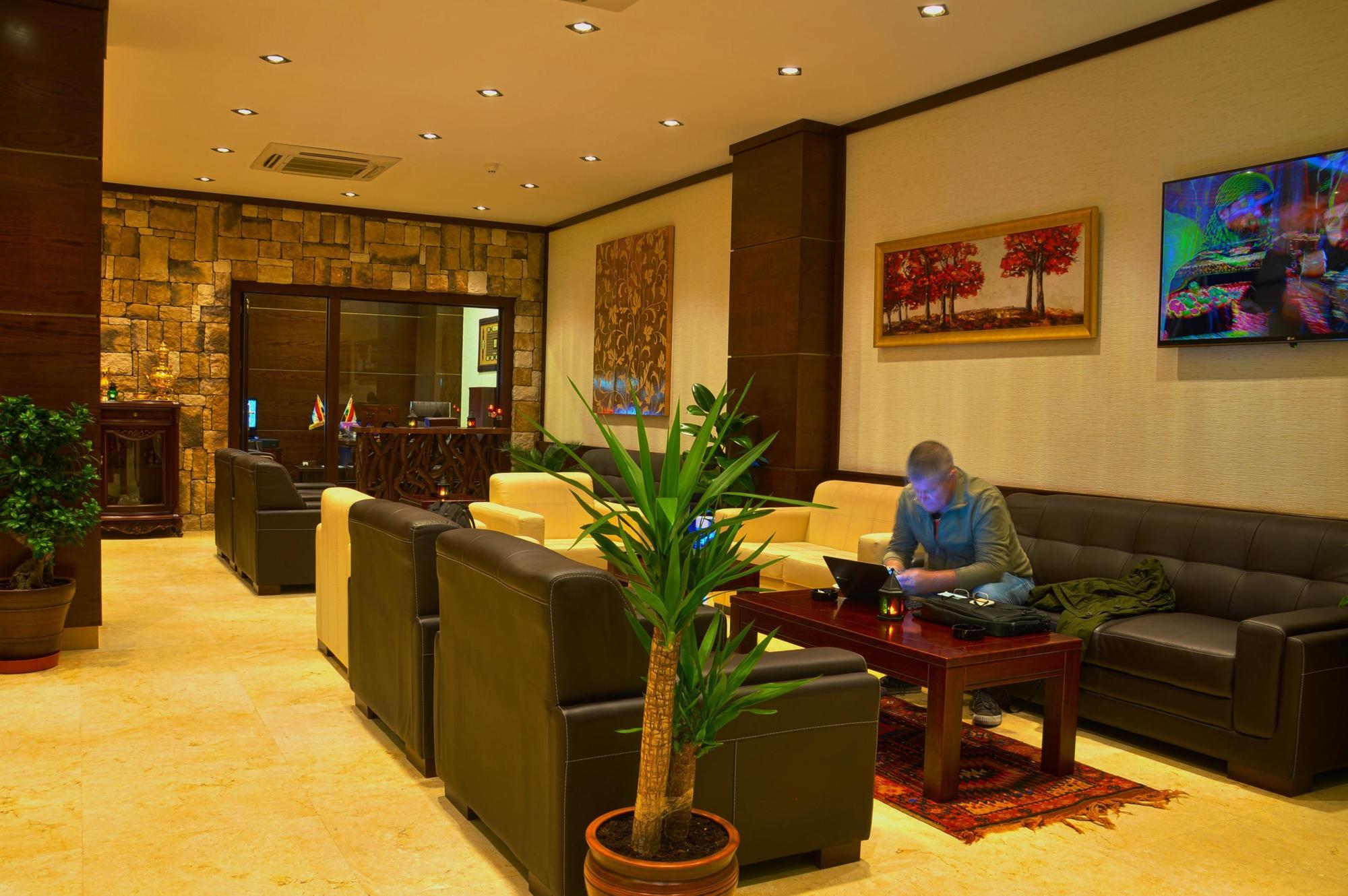 Bl Hotel'S Erbil Esterno foto